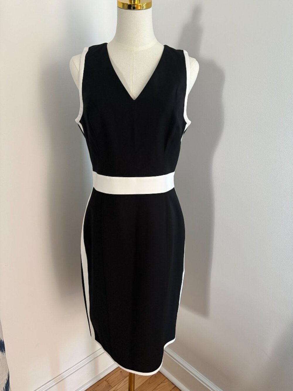 NWT White House Black Market Black & White Sleeveless Sheath Dress Size 10